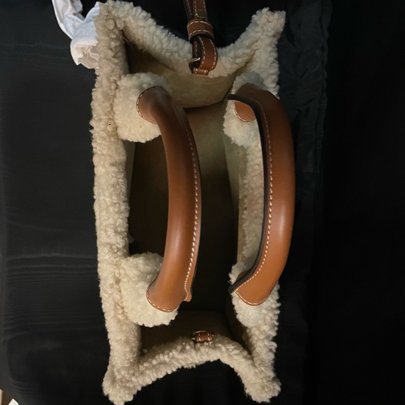 Celine Cabas Thais in Shearling with Triomphe Embroideries - Picture 5 of 7